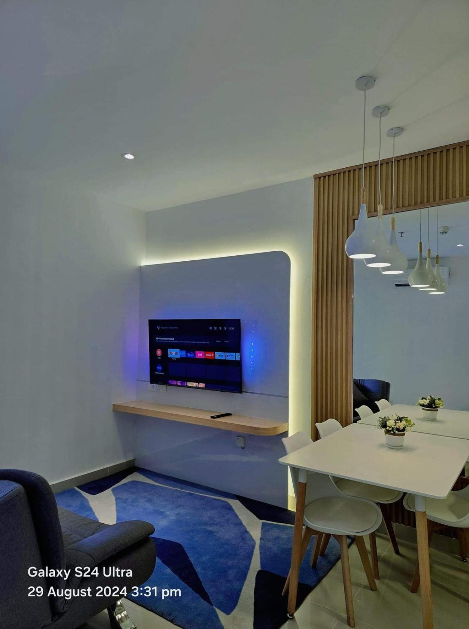 The Shore Seaview Center Apartemen *